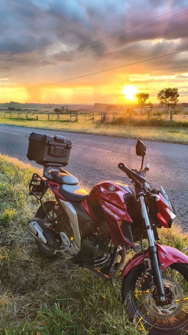 Fz25, baixo Km 