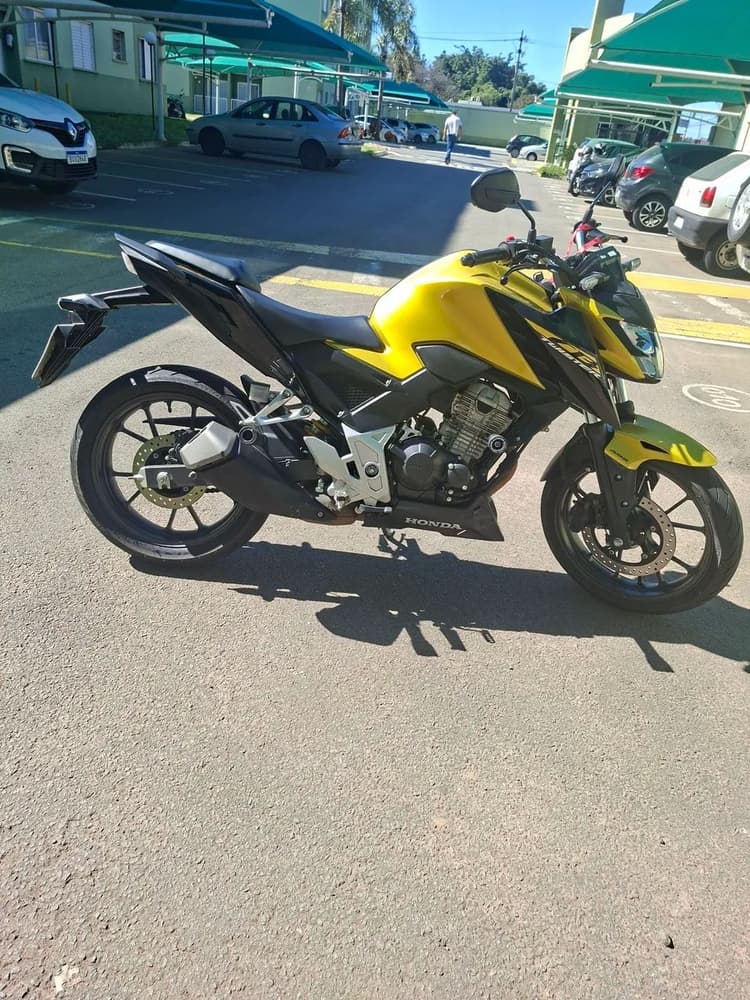 CB 300F 2024