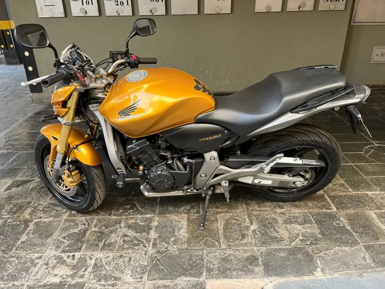 Hornet 600 
