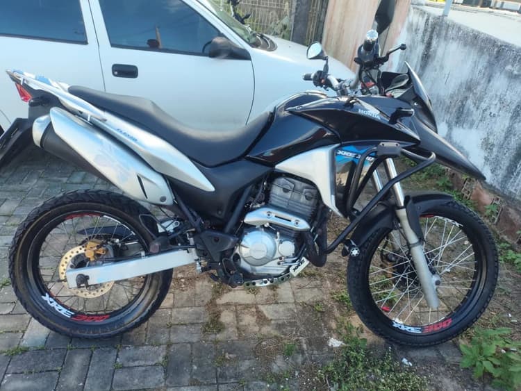 XRE 300 NOVA TÁ ELA