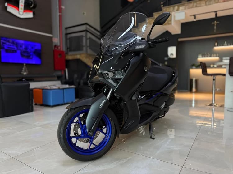 Yamaha Xmax 300 connected abs 2026