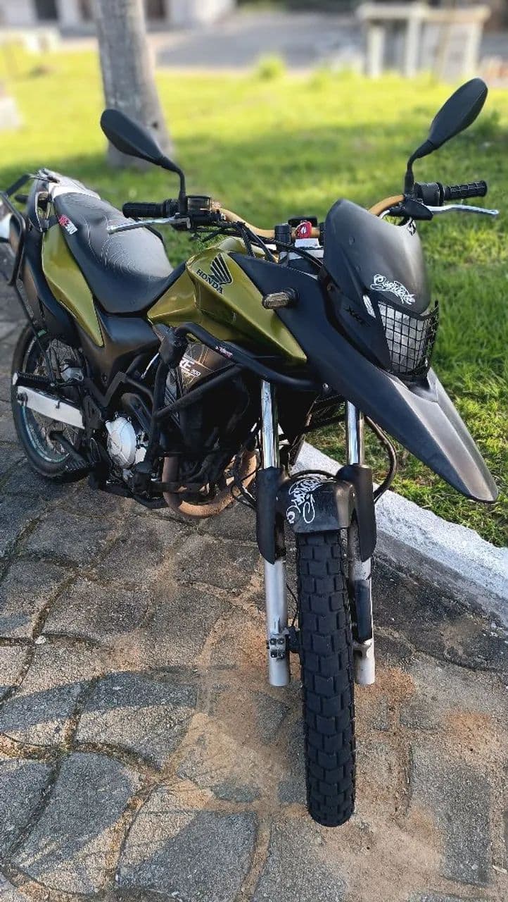XRE 300 verde