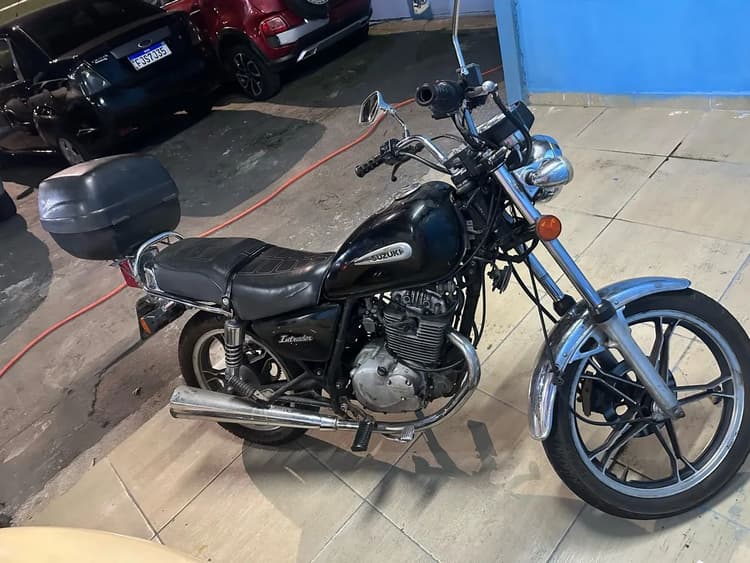 Suzuki intruder 125 