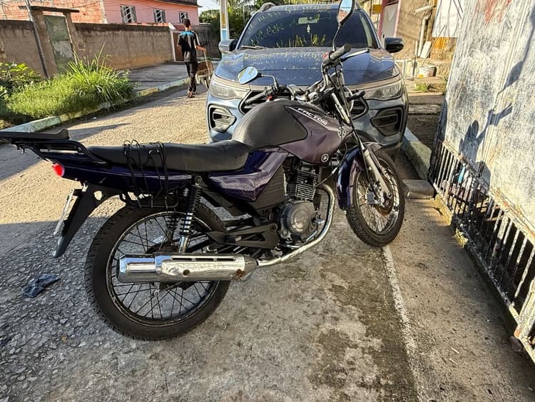 Moto ybr 2005 ed com a roupa da factor