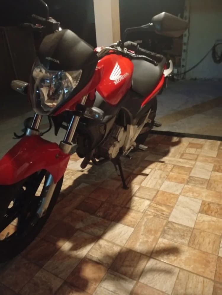 Moto CB 300cc 