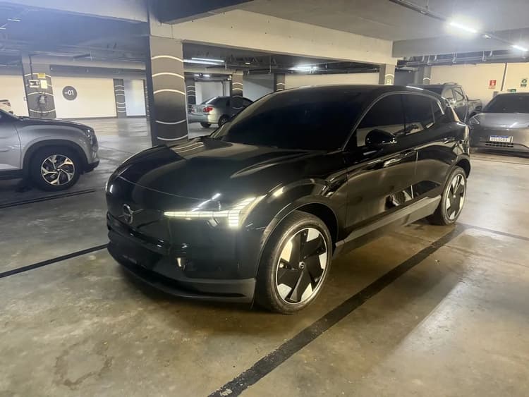 Volvo EX30 E60 Plus (elétrico) 2024