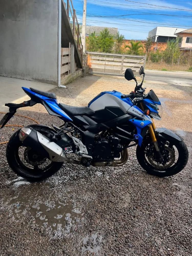Gsr 750 2016 pouco rodada 