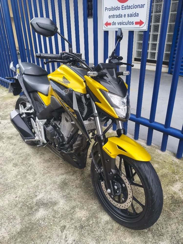  3.800km com ABS único dono 