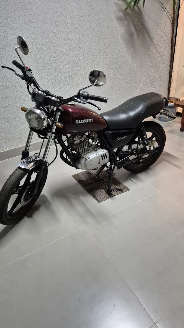 Susuki intruder 125cc 