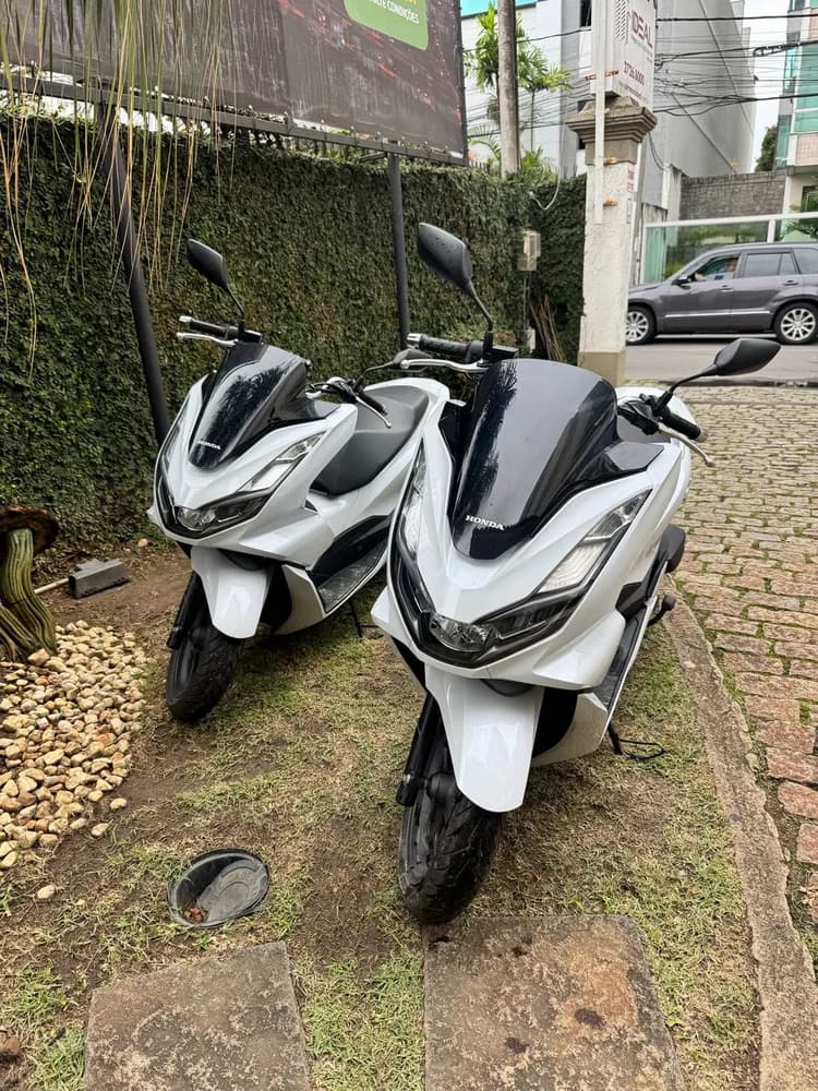 Vendo PCX com 300 km apenas