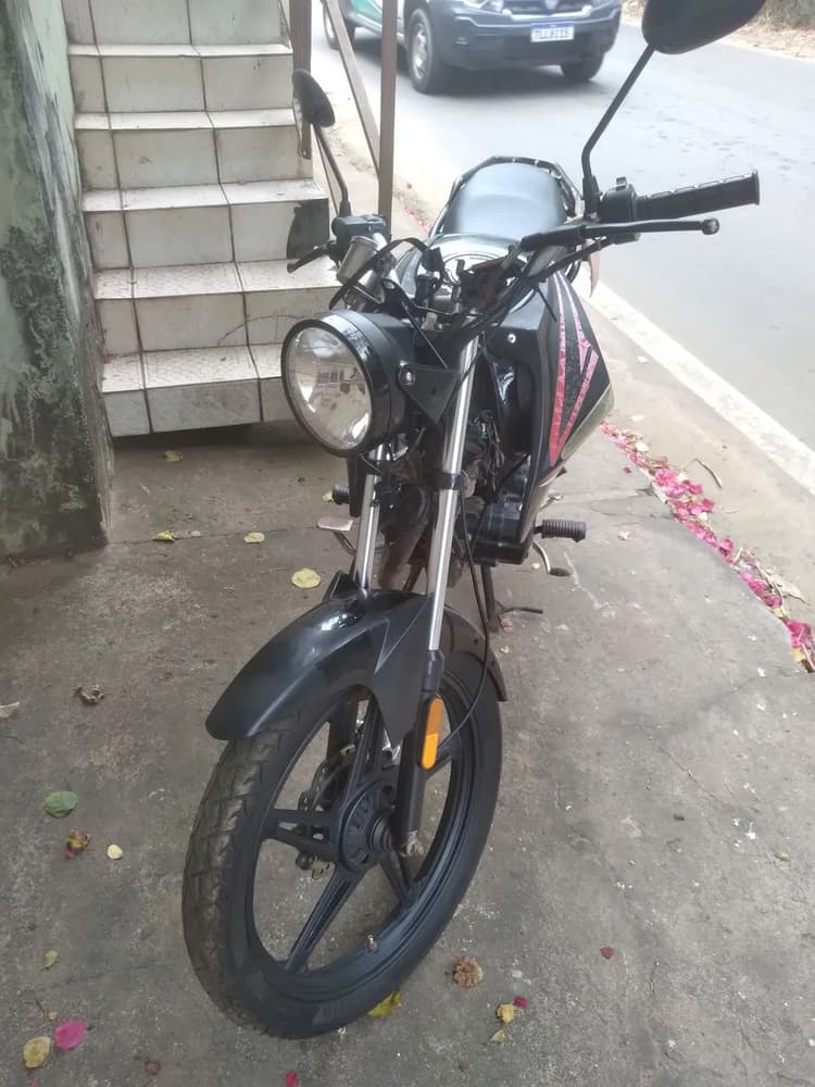 Moto para trabalhar e lazer 
