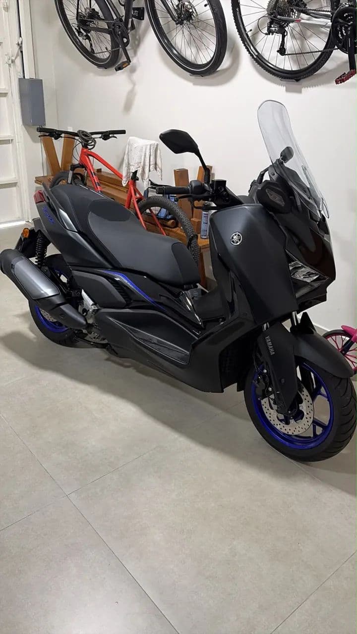 Yamaha Xmax 300 connect  2026 com apenas 1.200km