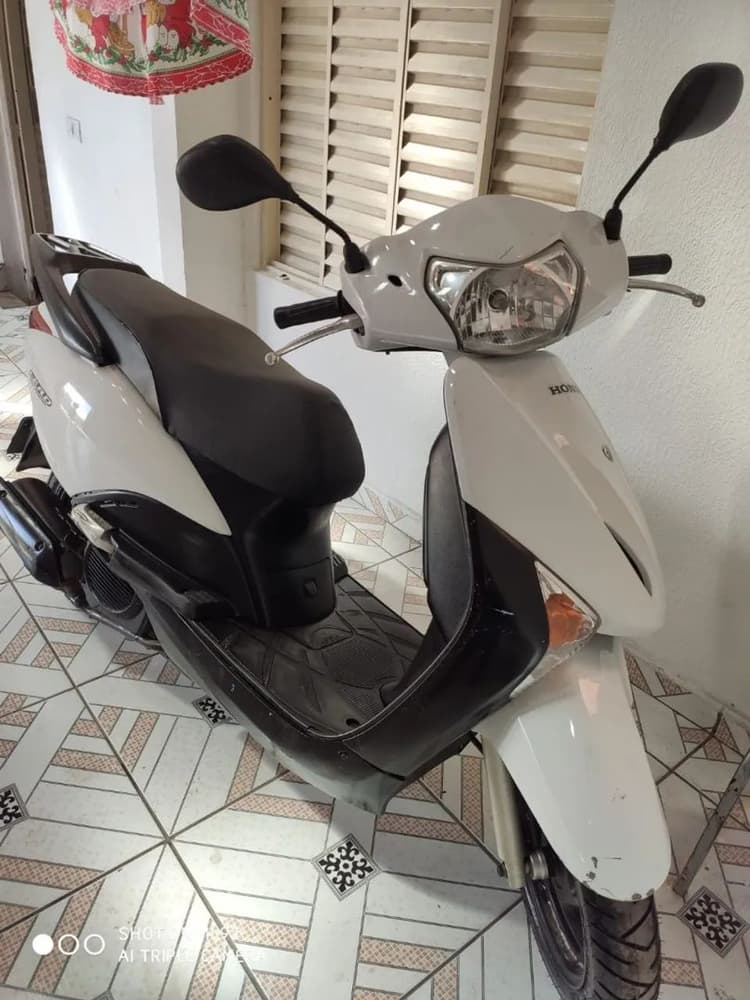 Honda lead 110 conservada 