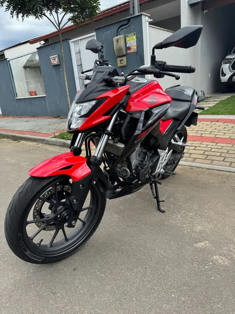 CB 300F 2024