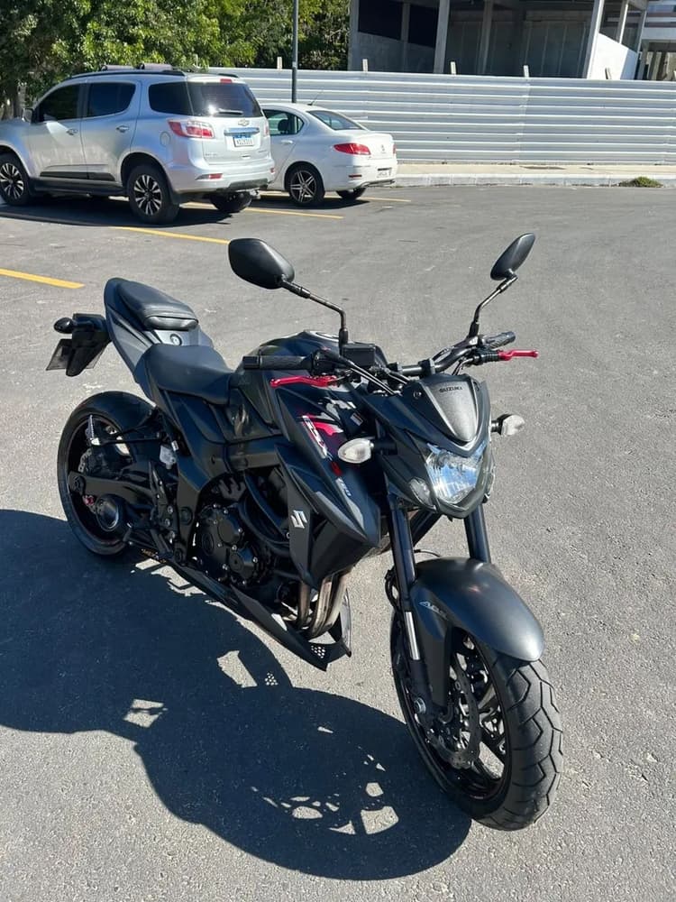 VENDE-SE SUZUKI GSX-S 750