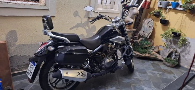 Moto Suzuki