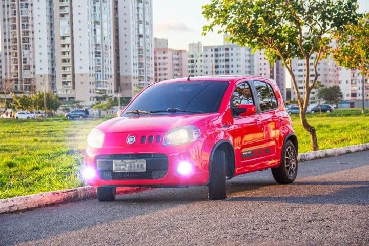 Fiat Uno Sporting 1.4 EVO Fire Flex 8V 4P 2012