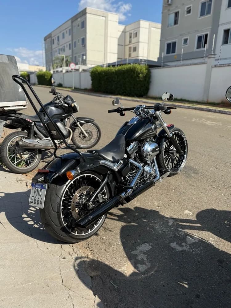 HARLEY-DAVIDSON BREAKOUT 2017 