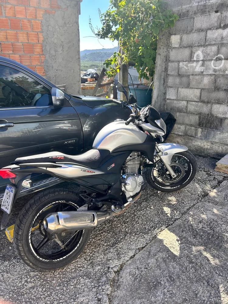 Honda cb300r em ótimo estado!! 
