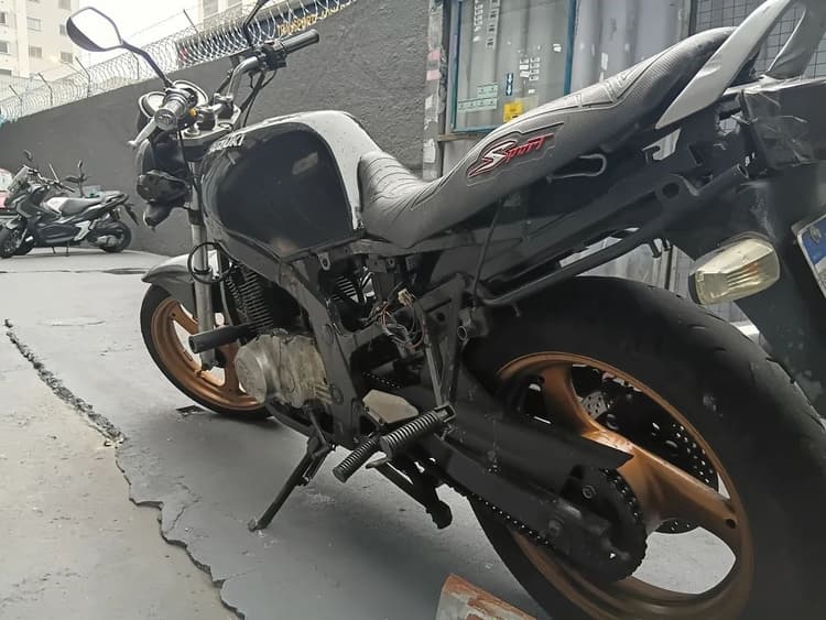 SUZUKI GS 500E PRETA