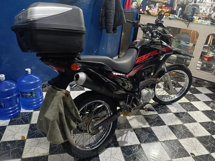 Moto muito bem cuidada 