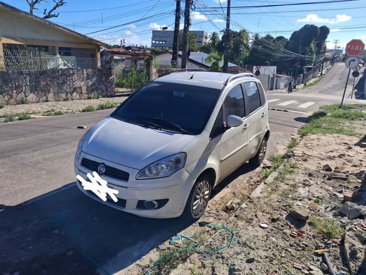 Fiat Idea Essence 1.6 Flex 16V 5P 2011