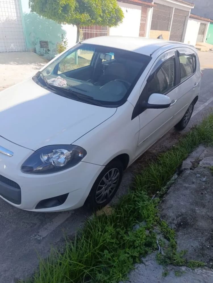 Fiat Palio Essence 1.6 Flex 16V 5P 2014