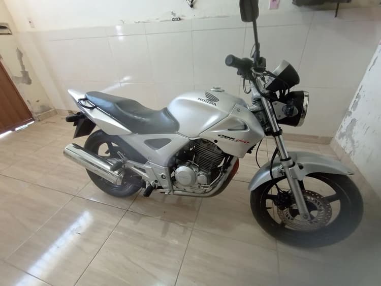 Twister 2005 top