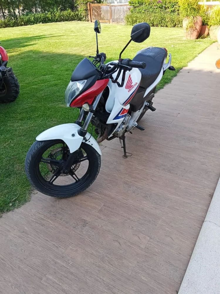 CB 300
