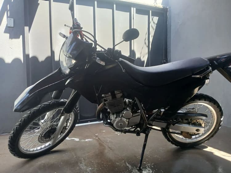 Vendo tornado ano 2003 porém toda revisada é com roupa da nova tornado