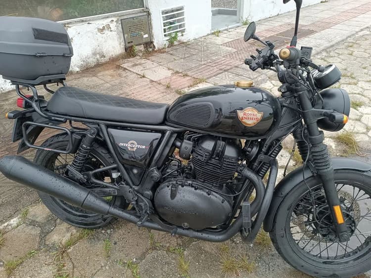 Interceptor 650 linda e pouco rodada