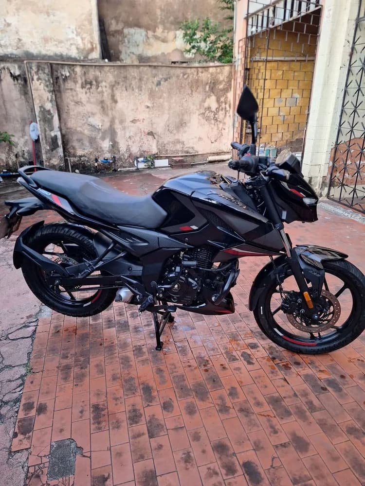 Bajaj N150 