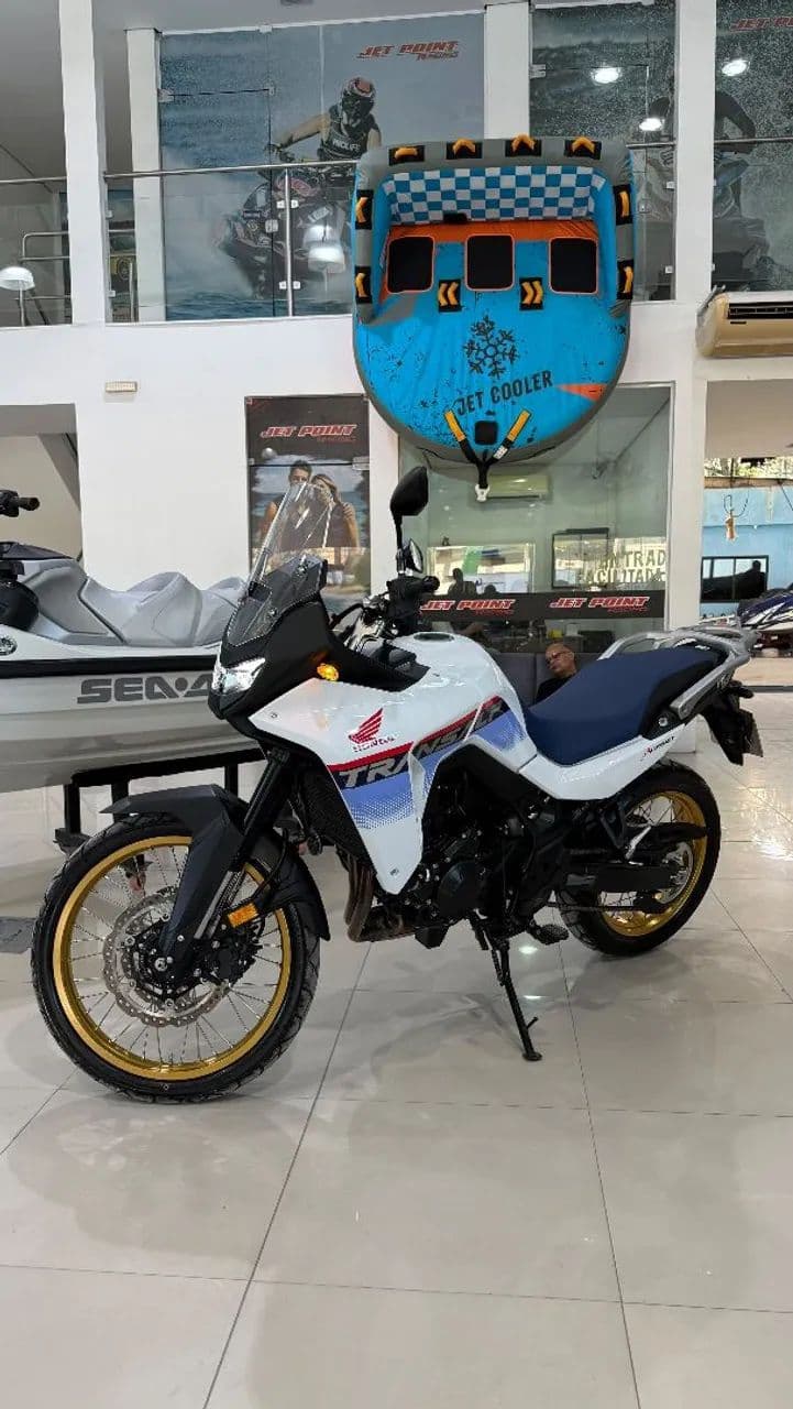 Transalp 750 com Apenas 700 KM 