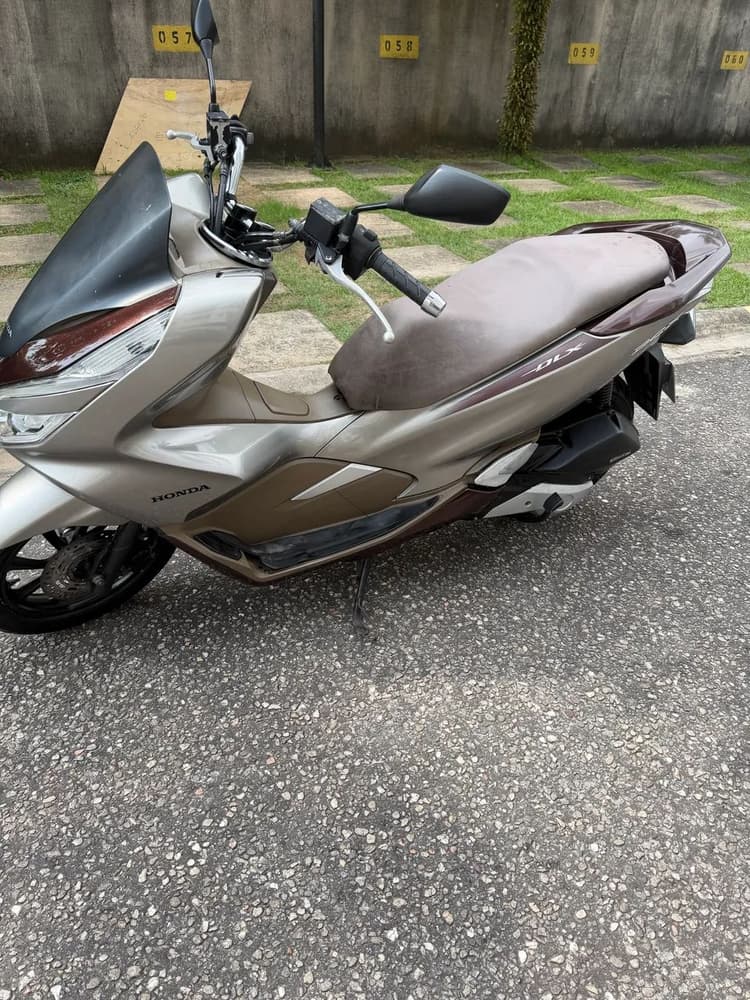 VENDO MOTO PCX QUITADA 