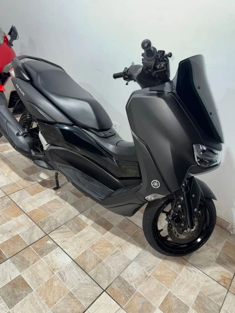 Moto impecável 