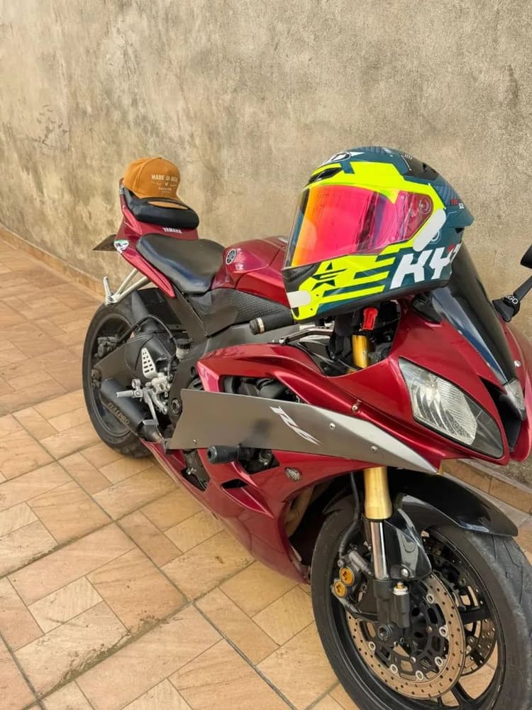 Vendo R6/  ano 2006