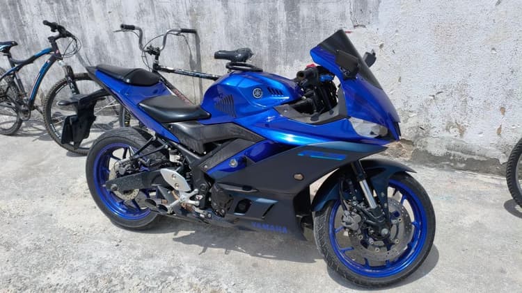Yamaha r3 top