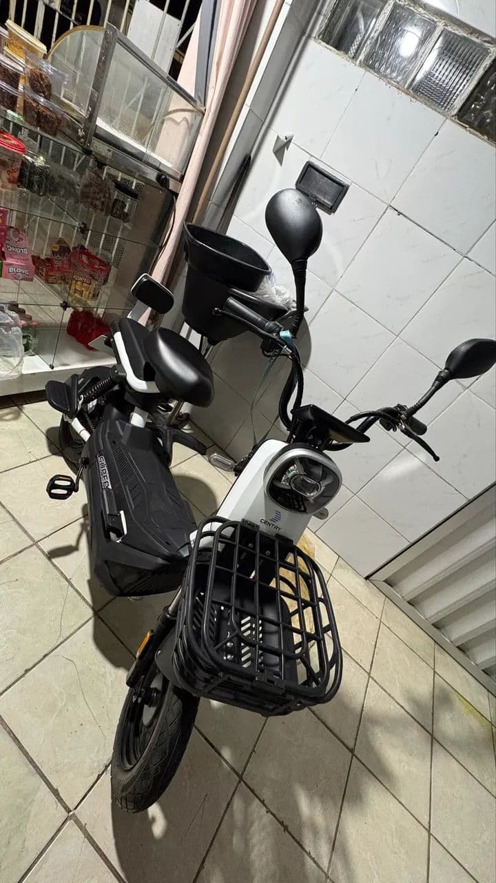 Bicicleta elétrica Nova 1 mês de uso 