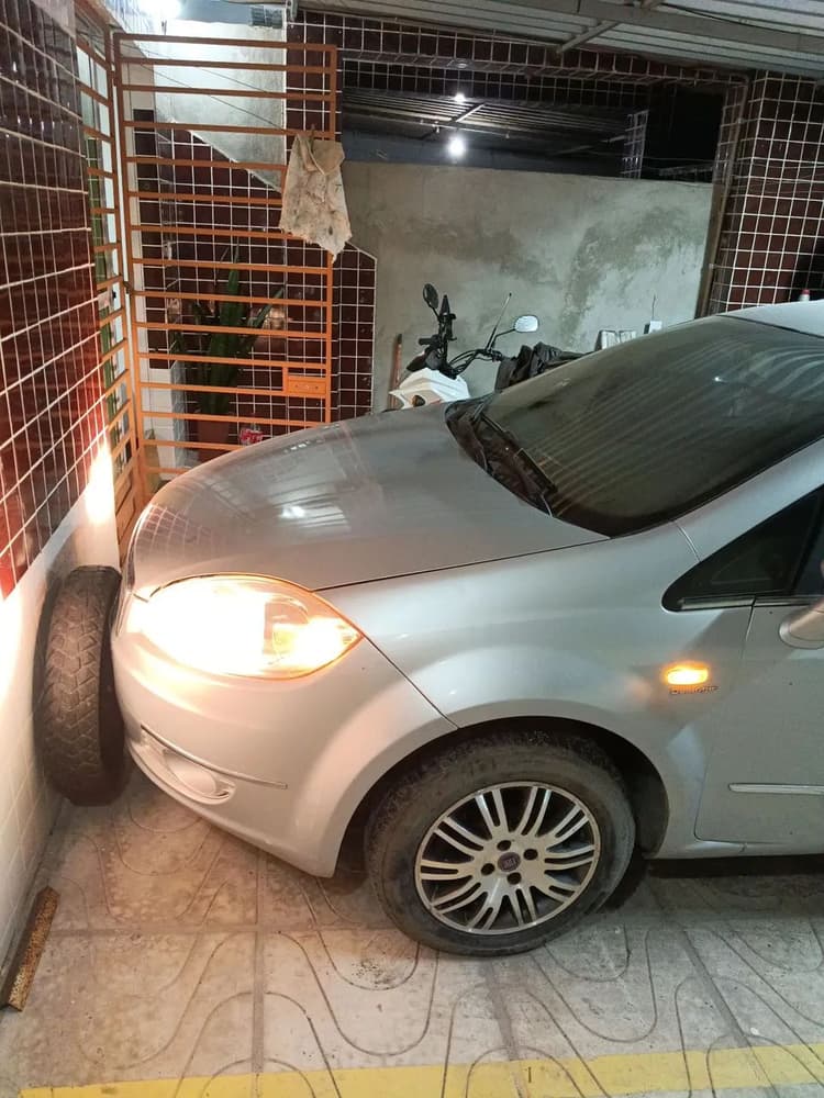 Fiat Linea Essence 1.8 Flex 16V 4P 2013
