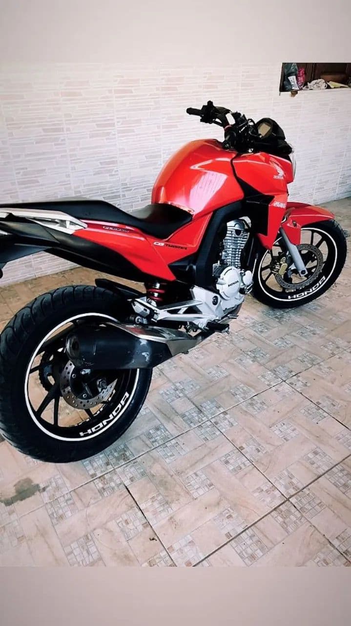 Moto muito conservada 
