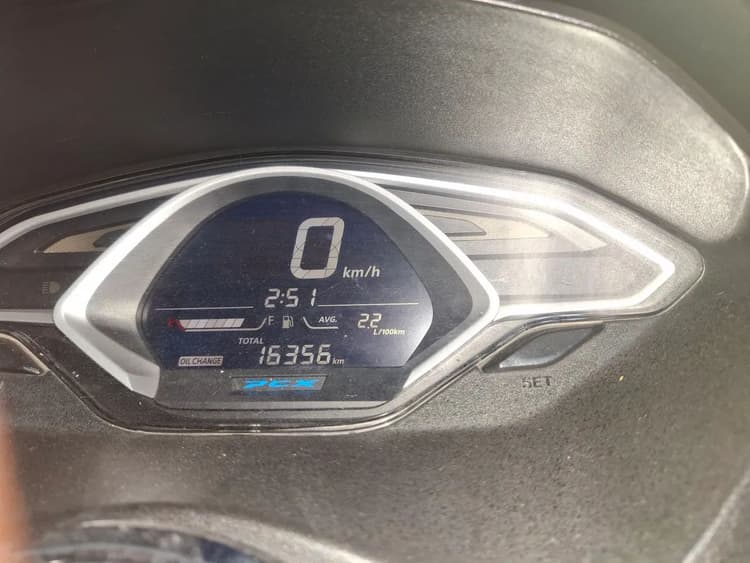 Moto PCX seminova 