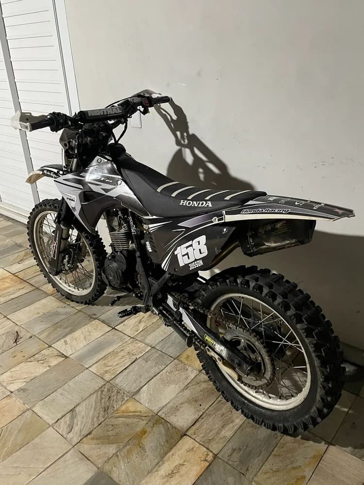 Xr200 de trilha 