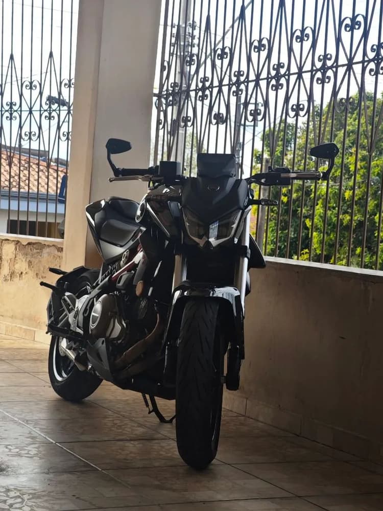 SBM 400 S, MUITO BEM CUIDADA 