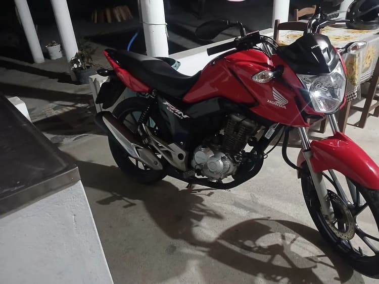 Moto bem conservada. 