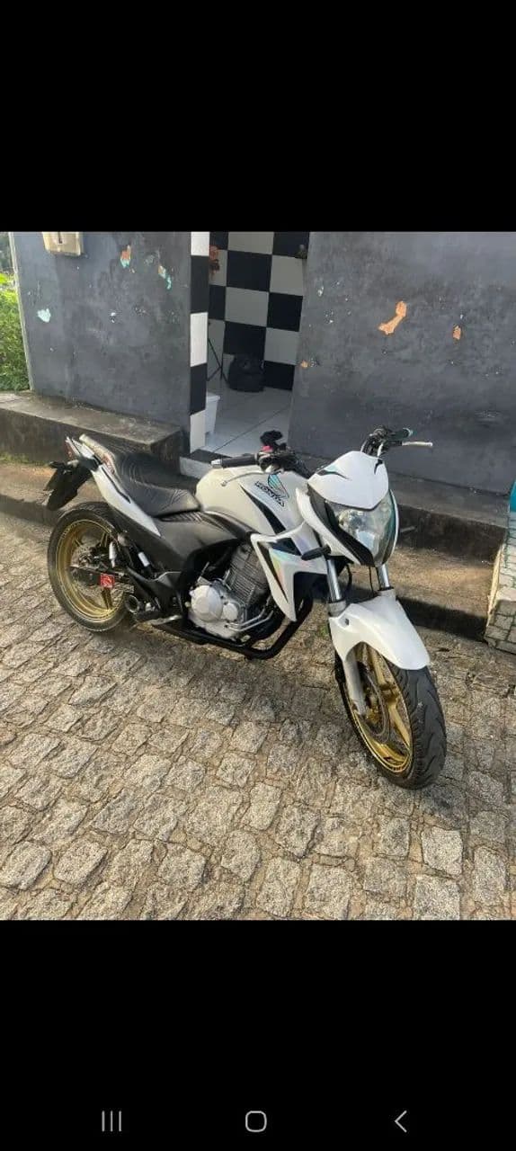 Vendo CB 300, 2015 conservada 