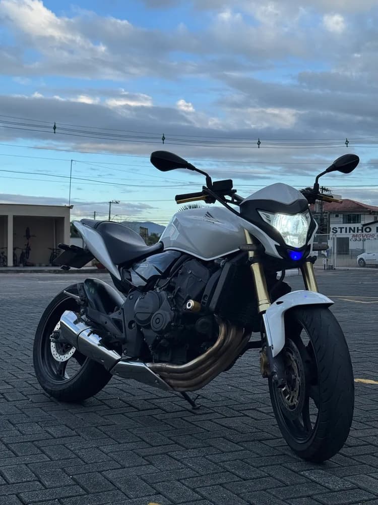 Hornet 2013 modelo 2014 