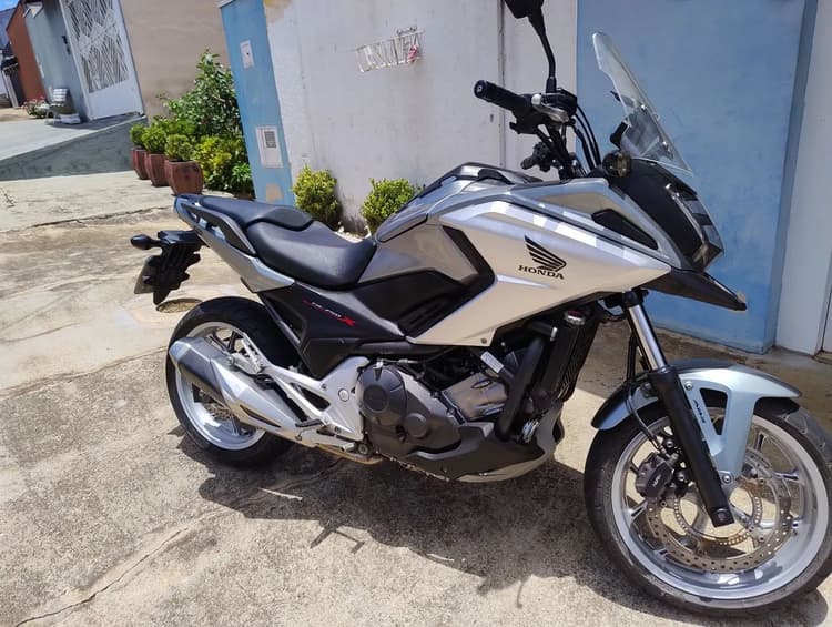 NC 750 x ano 2016 em estado e nova