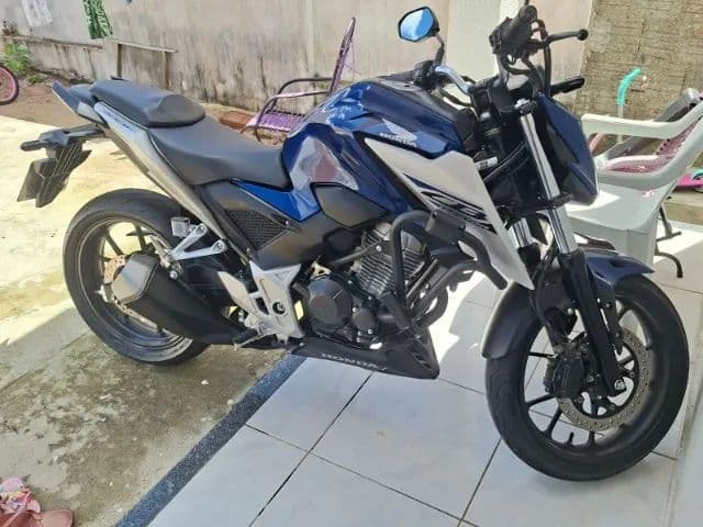 Cb Twister 300f com abs 