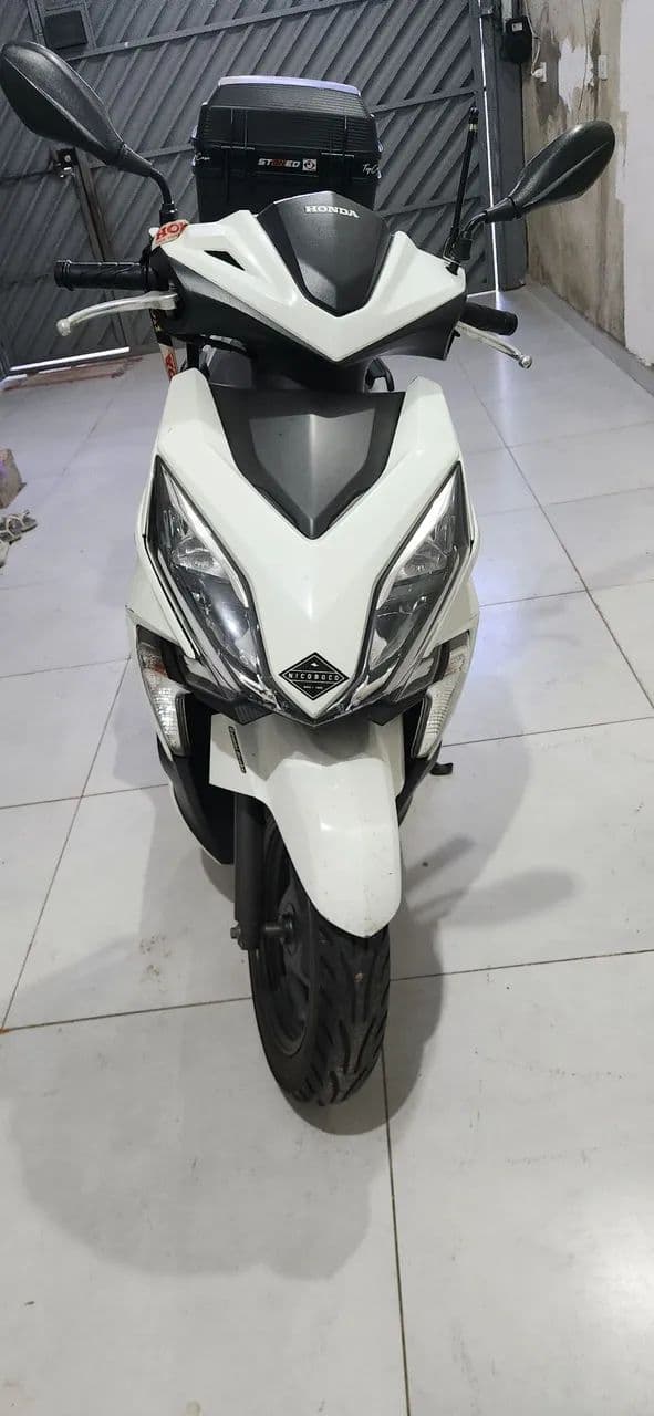 Honda elite muito nova 