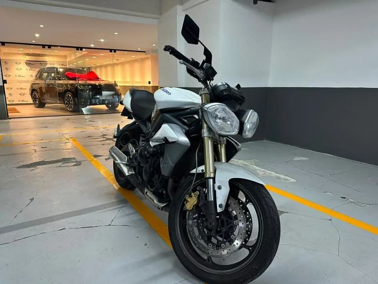 Triumph Street Triple 675 - Ano 2014